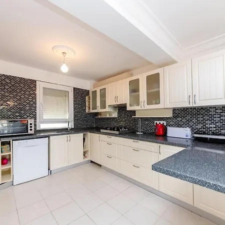 Peaceful Flat With Backyard In Bodrum